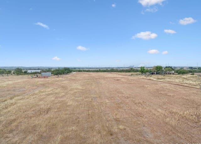 rental at 000 Youngsford Rd in Marion, TX — photo 5