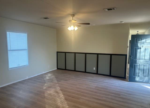 3-bedroom rental at 1102 Magnolia St in Jourdanton, TX — photo 5