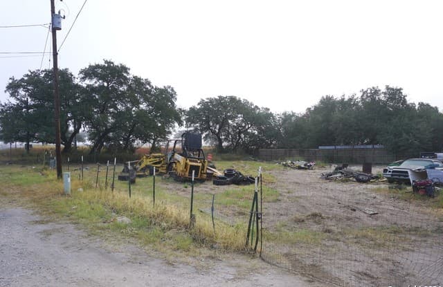 rental at 47 Viewpoint Dr in Poteet, TX — photo 1