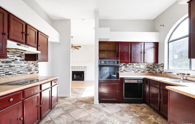 3-bedroom rental at 5986 Sunrise Bend Dr in San Antonio, TX — photo 5