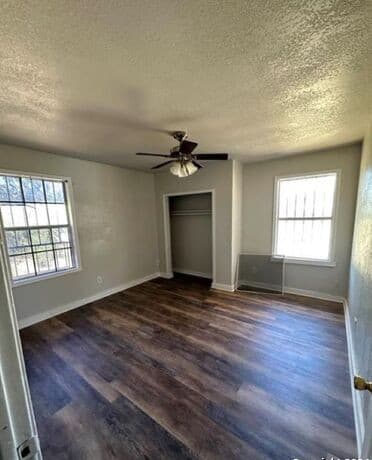 3-bedroom rental at 10765 State Highway 16 in Poteet, TX — photo 4