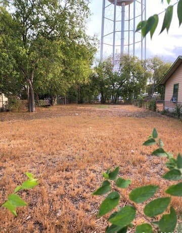 rental at 1026 W Vestal Pl in San Antonio, TX — photo 1