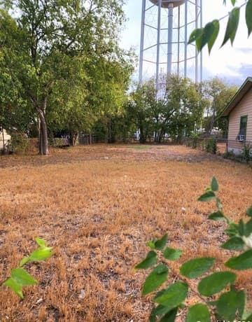 rental at 1026 W Vestal Pl in San Antonio, TX — photo 3