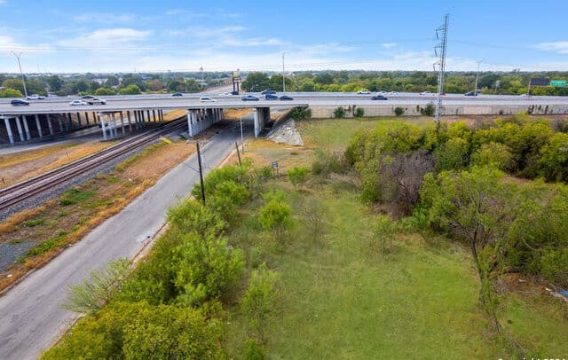 rental at 0 Driftwood Pass in San Antonio, TX — photo 4