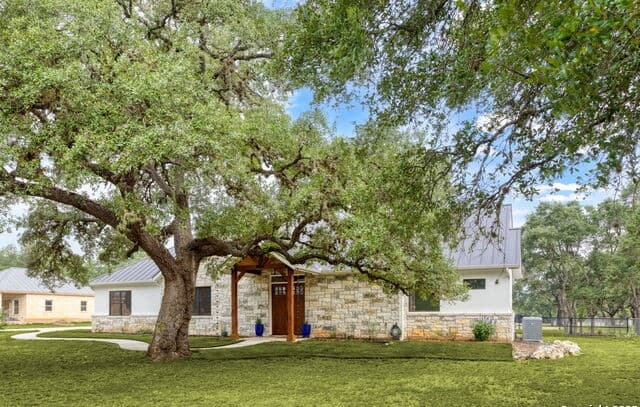 3-bedroom rental at 732 Salt Grass Trail in Bandera, TX — photo 1