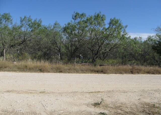 rental at 754 Cr 6843 in Lytle, TX — photo 4