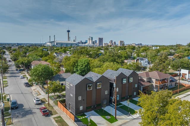 3-bedroom rental at 531 S Monumental Unit 1102 in San Antonio, TX — photo 2