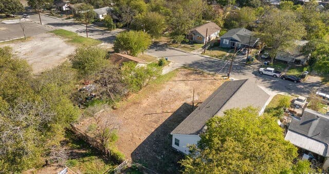 rental at 1827 Center St in San Antonio, TX — photo 4
