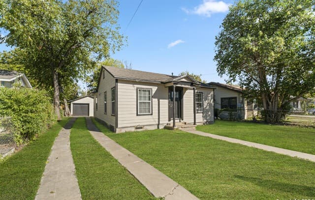 3-bedroom rental at 611 Kirk Pl in San Antonio, TX — photo 1