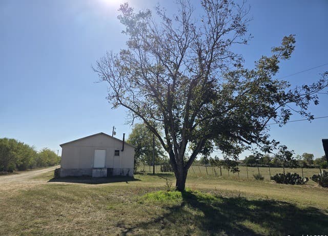 rental at 0 County Road 664 in Devine, TX — photo 1