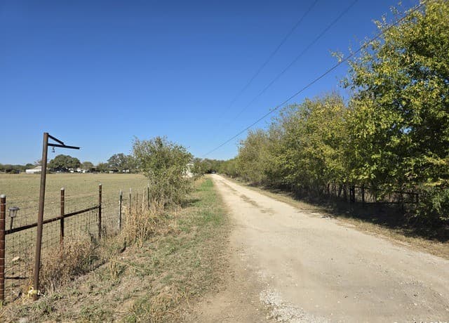 rental at 0 County Road 664 in Devine, TX — photo 3
