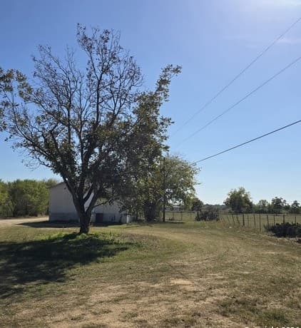 rental at 0 County Road 664 in Devine, TX — photo 4