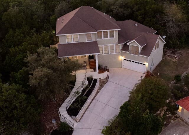 5-bedroom rental at 11229 Cave Creek in Helotes, TX — photo 1