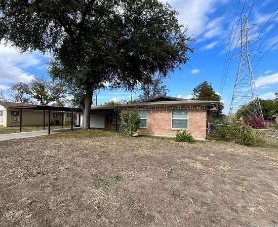 3-bedroom rental at 4811 Hershey in San Antonio, TX — photo 2