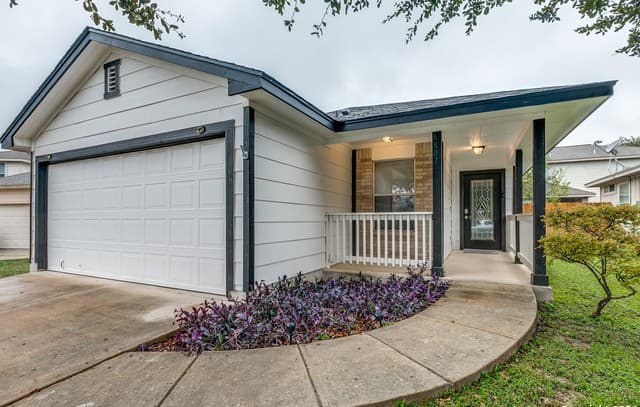 2-bedroom rental at 6807 Cougar Clf in San Antonio, TX — photo 3