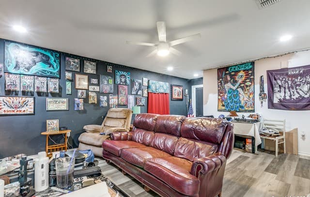 2-bedroom rental at 6807 Cougar Clf in San Antonio, TX — photo 5
