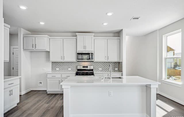 3-bedroom rental at 6039 Calgary Park in San Antonio, TX — photo 5