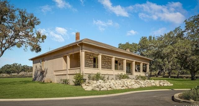 2-bedroom rental at 24626 Cliff Line in San Antonio, TX — photo 1