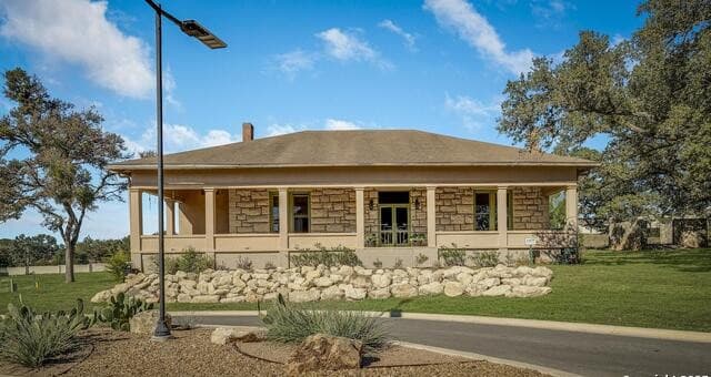 2-bedroom rental at 24626 Cliff Line in San Antonio, TX — photo 3