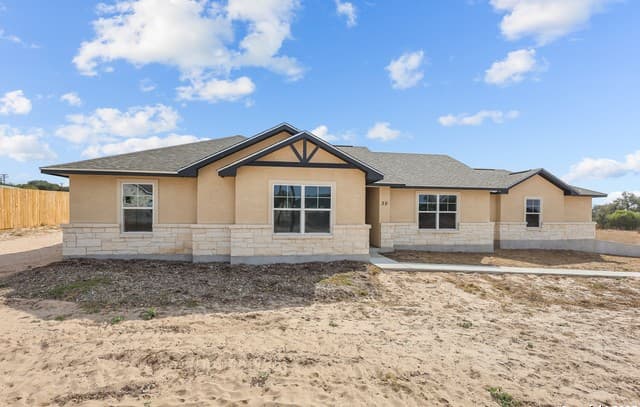 3-bedroom rental at 30 Log Cabin Way in Poteet, TX — photo 2