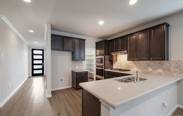 4-bedroom rental at 7530 Cove Way in San Antonio, TX — photo 5