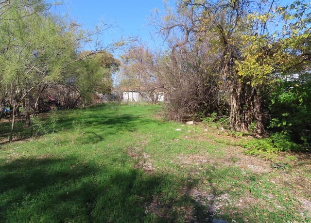 rental at 4015 W Salinas in San Antonio, TX — photo 3