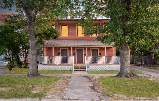 rental at 2028 W Woodlawn Ave in San Antonio, TX — photo 2