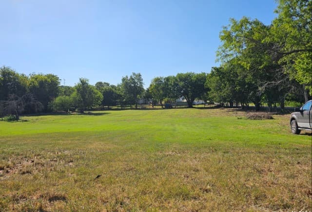 rental at 1593 11th St in Floresville, TX — photo 2