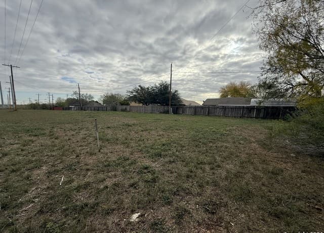 rental at 0 BMT Drive in Jourdanton, TX — photo 3