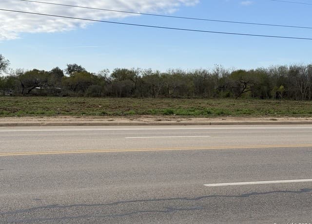 rental at 0 Hwy 97 in Jourdanton, TX — photo 3