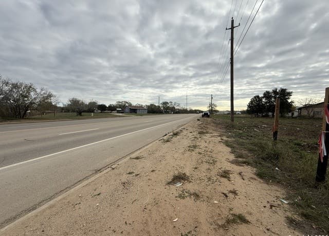 rental at 0 Hwy 97 in Jourdanton, TX — photo 5