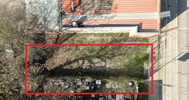 rental at 2112 Guadalupe St in San Antonio, TX — photo 1