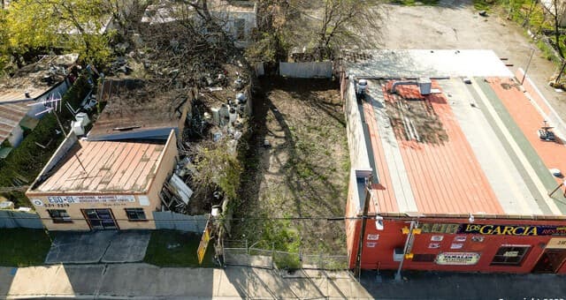 rental at 2112 Guadalupe St in San Antonio, TX — photo 3