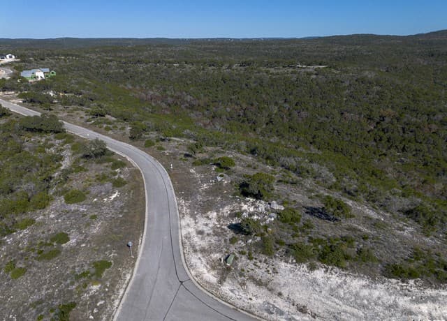 rental at LOT 448 Pr 1748 in Mico, TX — photo 2