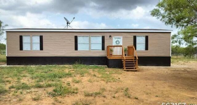 3-bedroom rental at 925 PR 2630-Summit Orchard Ln in Moore, TX — photo 1