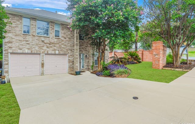 4-bedroom rental at 3002 Fall Way in San Antonio, TX — photo 1