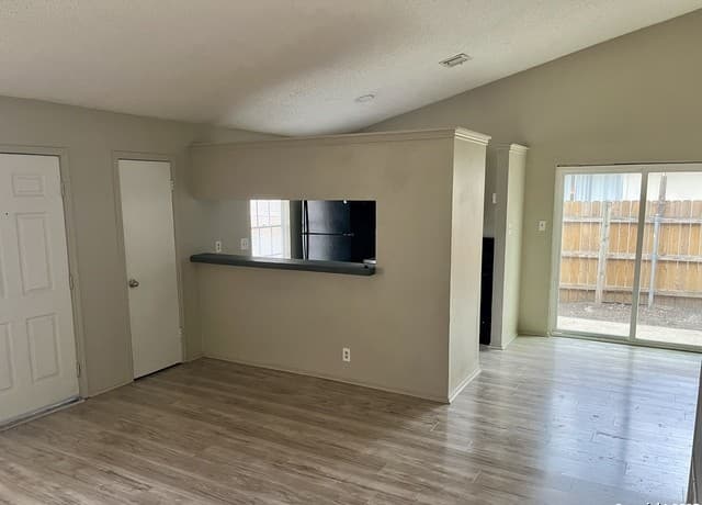 rental at 12235 Ridge Crown in San Antonio, TX — photo 5