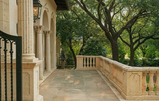4-bedroom rental at 200 Geneseo Rd in Terrell Hills, TX — photo 5