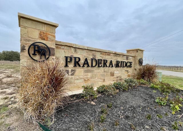 rental at 100 Pradera Ridge in Floresville, TX — photo 2