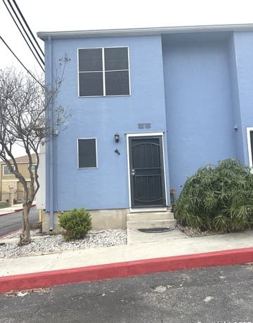 2-bedroom rental at 911 Vance Jackson Rd Unit Y in San Antonio, TX — photo 2
