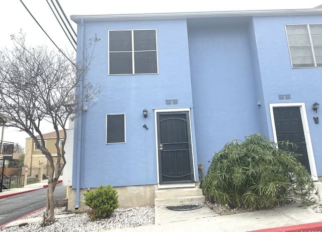 2-bedroom rental at 911 Vance Jackson Rd Unit Y in San Antonio, TX — photo 3