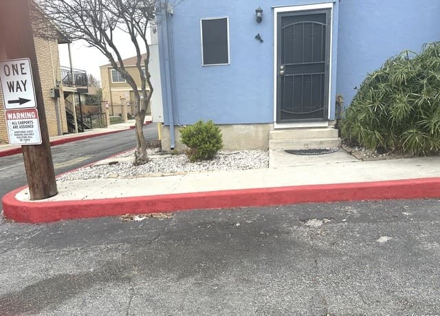 2-bedroom rental at 911 Vance Jackson Rd Unit Y in San Antonio, TX — photo 4