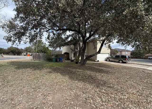 3-bedroom rental at 8815 Sebec Cir in San Antonio, TX — photo 2