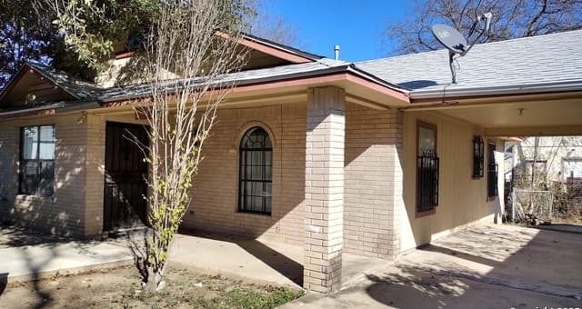 2-bedroom rental at 116 Flann Aly in San Antonio, TX — photo 2