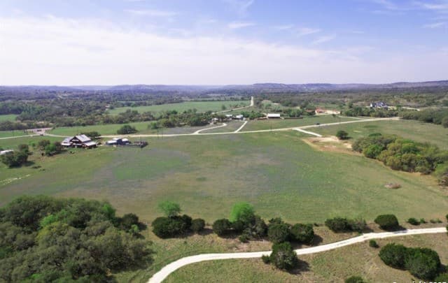 rental at 348 Lipan Apache in Blanco, TX — photo 3