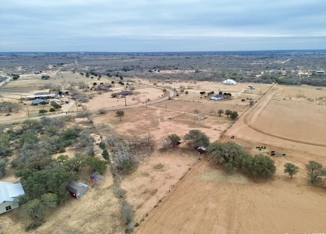 rental at 120 S Ridge Dr in Lytle, TX — photo 3