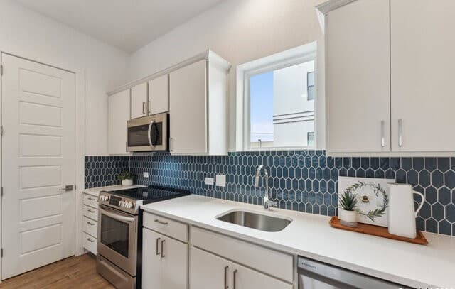 2-bedroom rental at 1735 W Gramercy Pl #201 in San Antonio, TX — photo 4