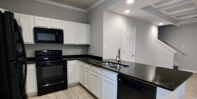rental at 16800 Lookout Rd in Selma, TX — photo 3