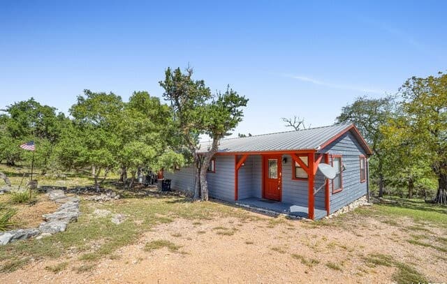 2-bedroom rental at 117 Ancient Coast Rd in Fredericksburg, TX — photo 1