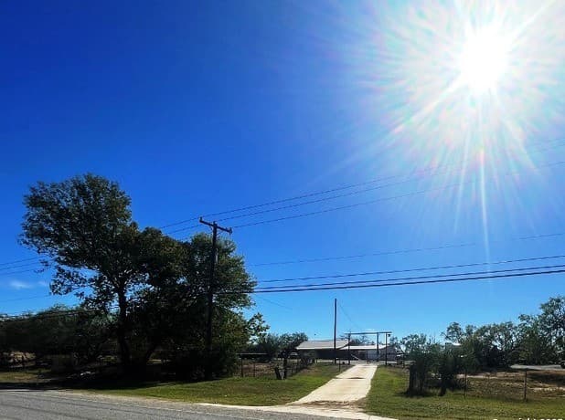 3-bedroom rental at 11612 Loop 107 in Adkins, TX — photo 5